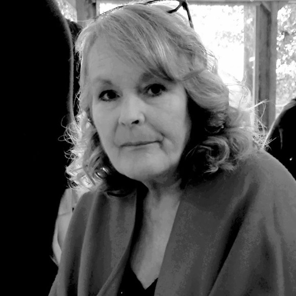 Meet your Posher, Deborah - Picture 2 of 3